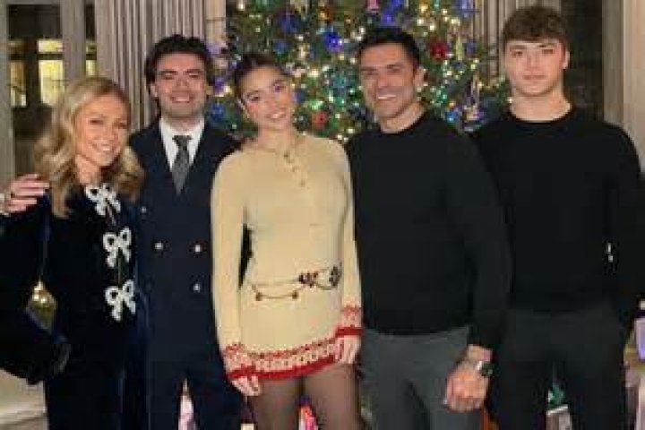 Kelly Ripa’s Cute Sons Michael, 21, & Joaquin, 15, Look Just Like Dad, 47, In Wild 3-Generation Pic