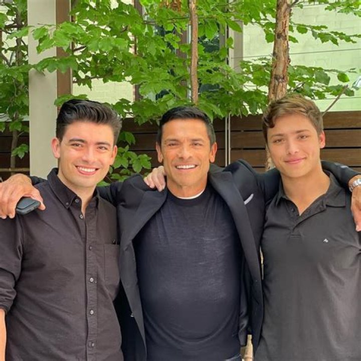 Kelly Ripa’s Husband Mark Consuelos & Look-Alike Sons Michael, 22, & Joaquin, 16, Are ‘Triplets’ In Cute Pic