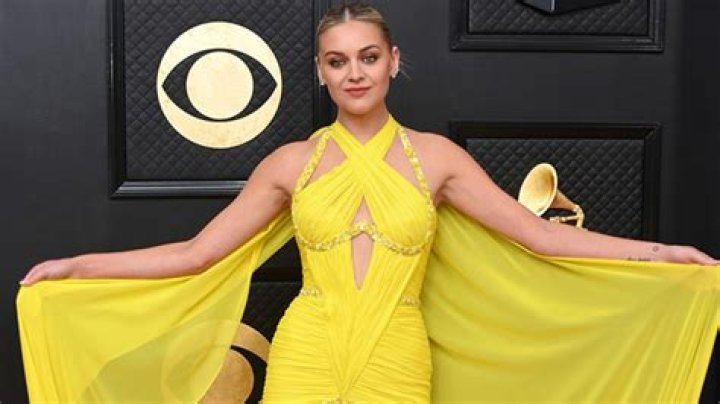 Kelsea Ballerini At Grammys 2023 Without Chase Stokes: Pics – Hollywood Life