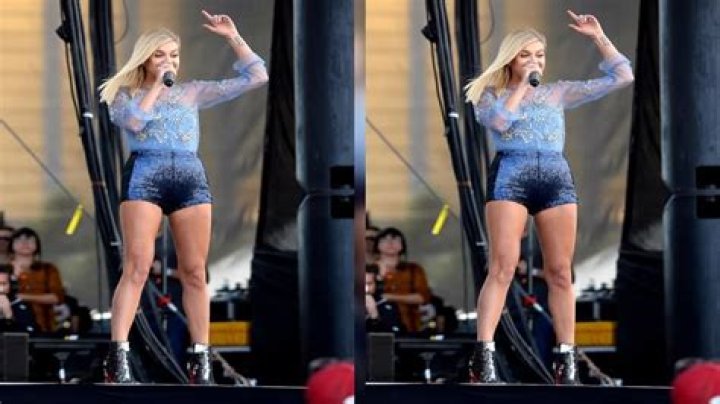 Kelsea Ballerini Gets ‘Day Drunk’ While Paddleboarding In Daisy Dukes — See Pic
