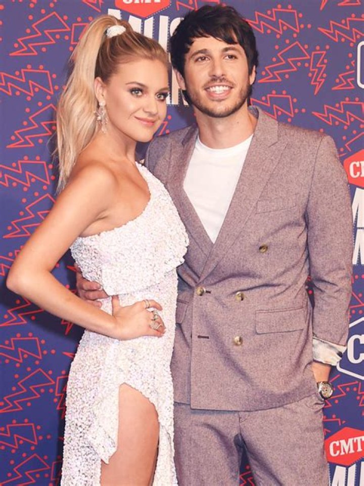 Kelsea Ballerini’s ‘Penthouse’ Is About Morgan Evans Getting ‘Half’ – Hollywood Life