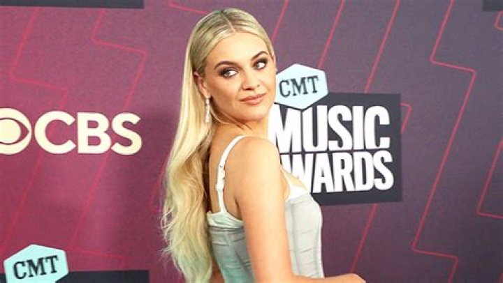 Kelsea Ballerini’s Tribute To Nashville Shooting Victims At CMT Awards – Hollywood Life