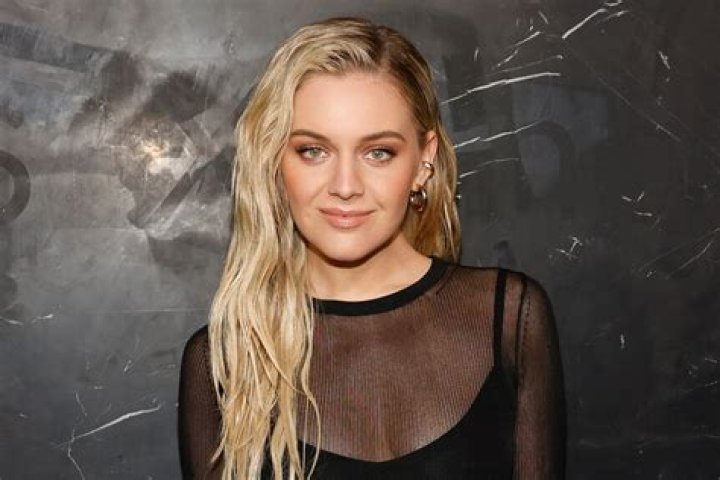Kelsea Ballerini Swears by This Blush That’s Less Than $10 for an Everyday Makeup Look