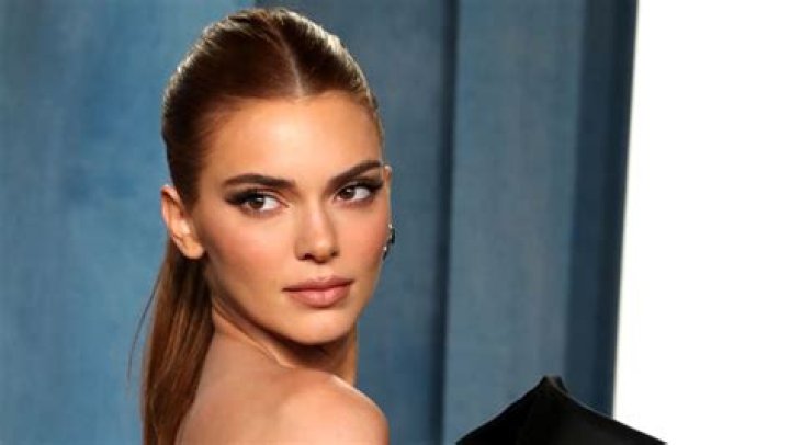 Kendall Jenner Admits Her Anxiety Is ‘At 100’ & Reveals How She’s Dealing With It