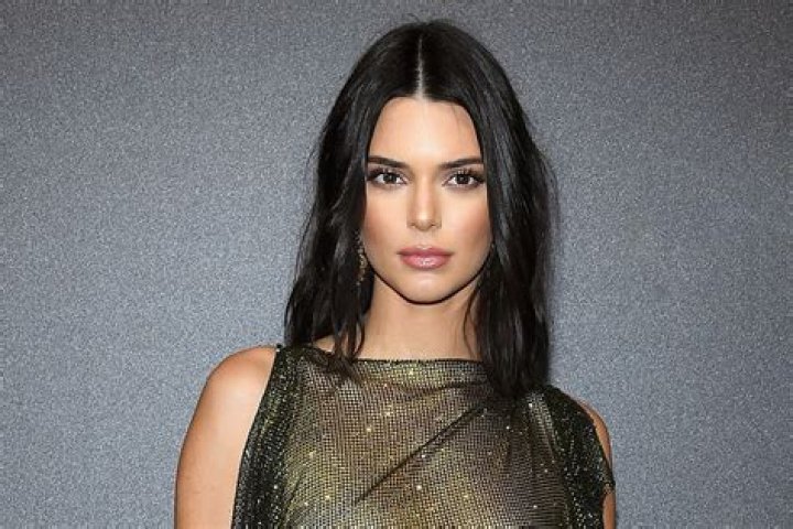 Kendall Jenner Confesses She’s ‘A Stoner’ & Says It’s The ‘First Time’ She’s Revealing It