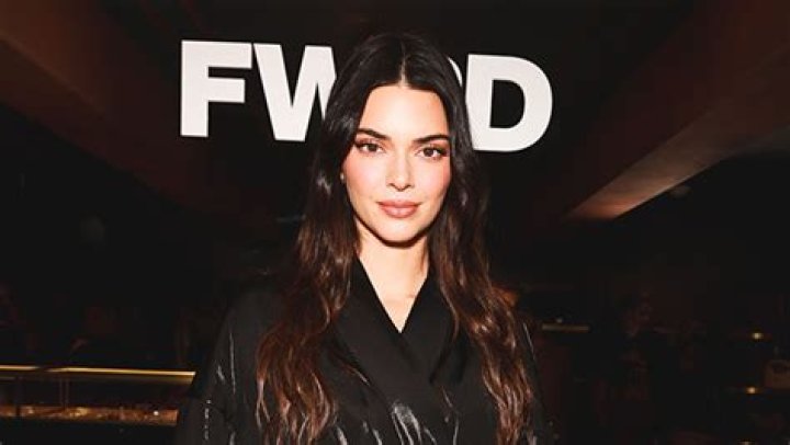 Kendall Jenner Goes On Solo Aspen Outing & Sparks Split Speculation – Hollywood Life