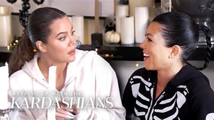 Kendall Jenner Returns Kourtney Kardashian’s Gifts On ‘KUWTK’ – Hollywood Life