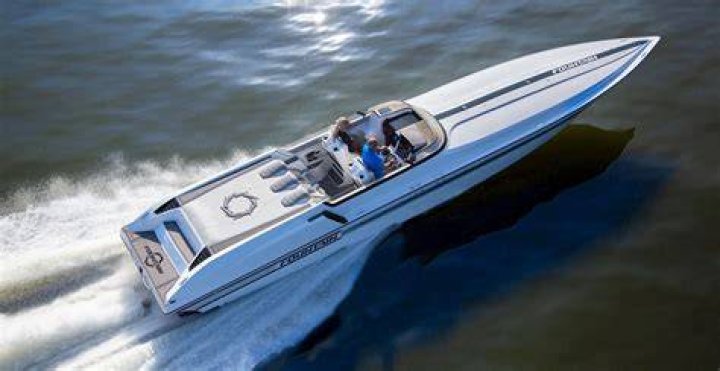 Kendall Jenner Rocks Tiny Blue Bikini On A Speedboat After BF Devin Booker Gets COVID