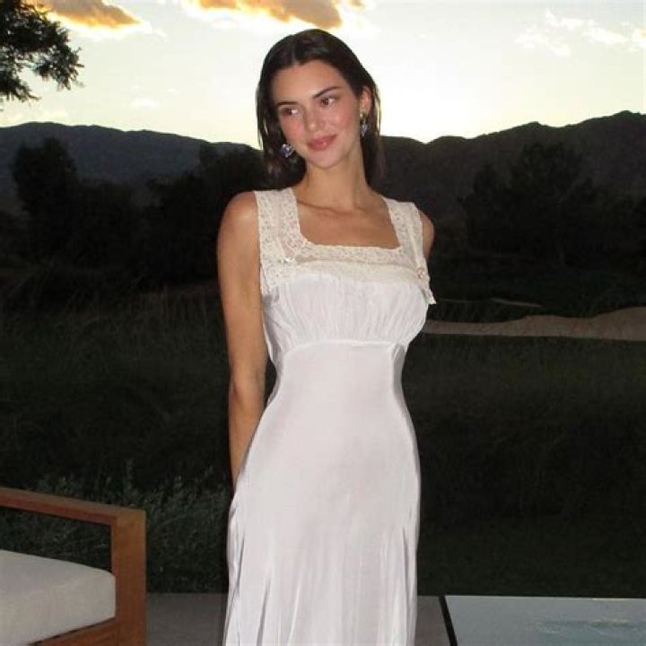 Kendall Jenner’s Body Looks Incredible In Skimpy Bikini, Even After Huge Thanksgiving Meal