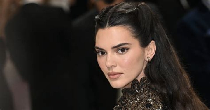 Kendall Jenner’s Dermatologist Reveals Shower Tips That Will Prevent Bacne