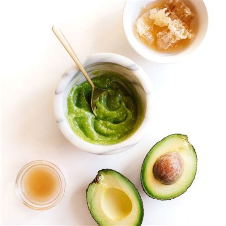 Kendall Jenner’s DIY Avocado Face Mask Includes This Superfood Honey