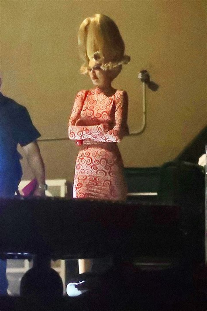 Kendall Jenner’s ‘Mars Attacks!’ Halloween Costume 2021 — See Photos – Hollywood Life