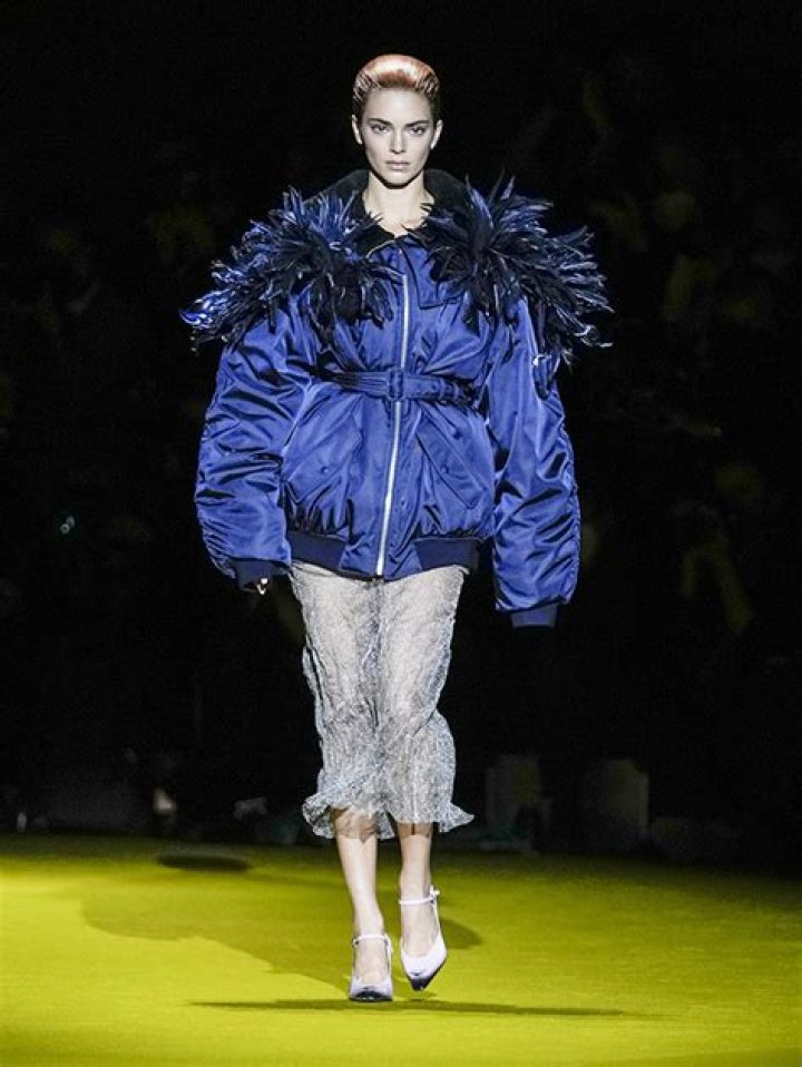 Kendall Jenner’s Sheer Skirt On Prada Runway Milan Fashion Week Photos – Hollywood Life