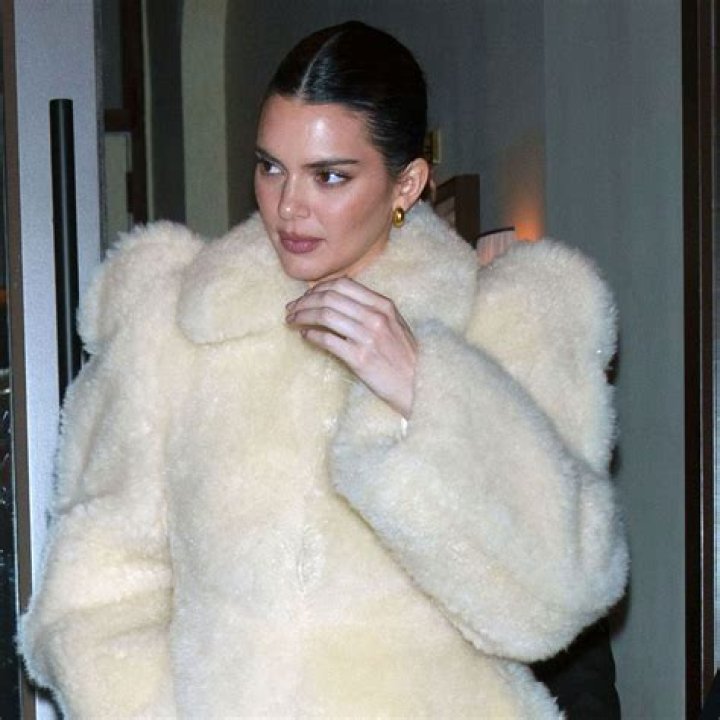 Kendall Jenner’s Winter Accessory Will Be Everywhere In 2023 – Hollywood Life
