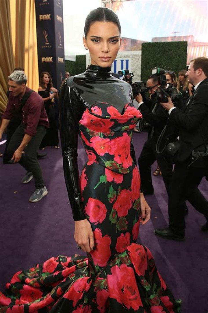 Kendall Jenner Sizzles In Sexy Latex Gown & Rocks Brown Hair Again At The Emmys