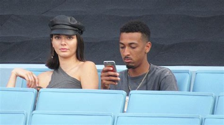 Kendall Jenner & Taco Dating? Friends Caught Flirting – Hollywood Life