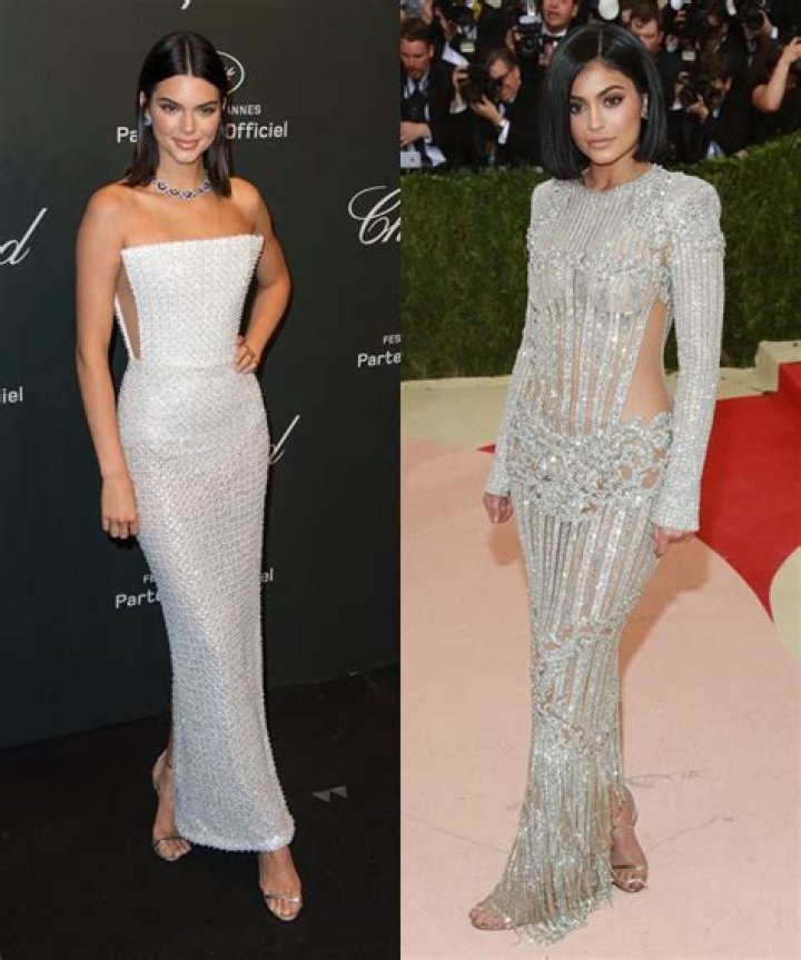 Kendall & Kylie Jenner Dressing Alike — Photos