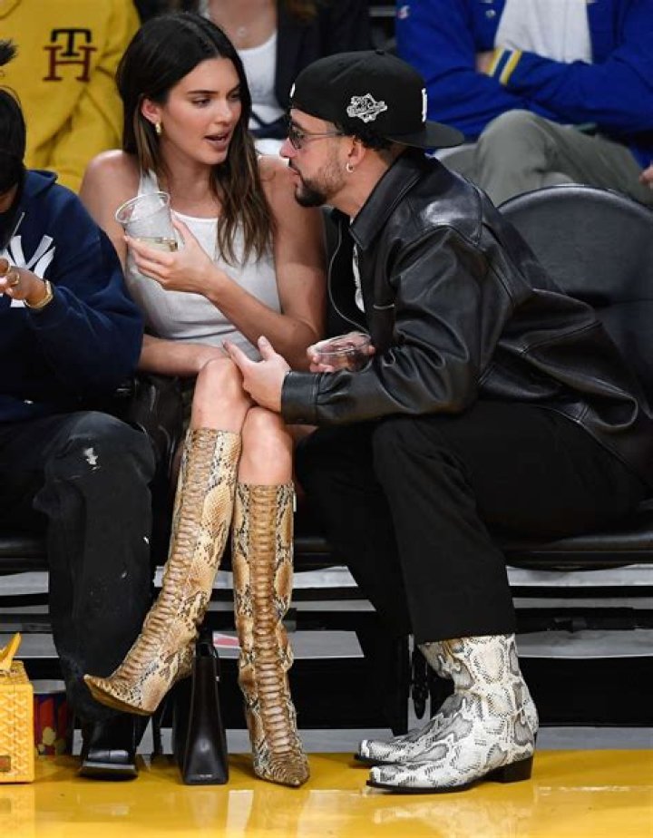 Kendall & Kylie Jenner’s Thigh-High Boots At Lakers Game — Sexy Shoes Courtside – Hollywood Life
