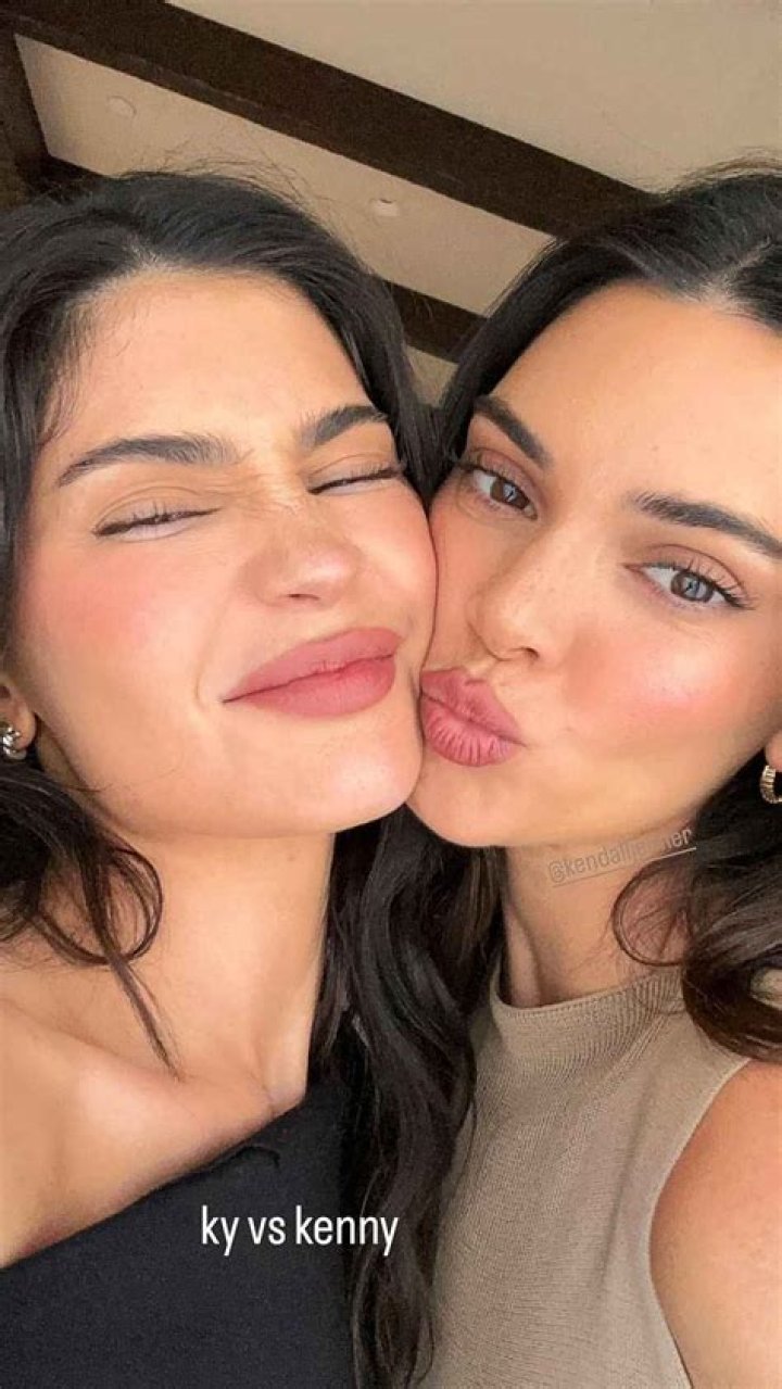 Kendall Vs Kylie: Who Has Had The Hottest PDA Pics With Their Boyfriends? — See Photos