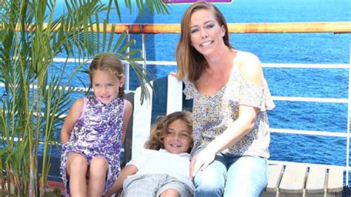 Kendra Wilkinson Checks Into Hospital For Panic Attack – Hollywood Life