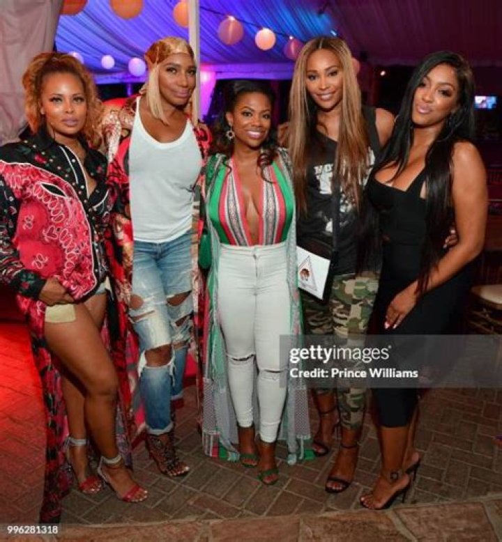 Kenya Moore, Cynthia Bailey & Kandi Burruss’ Photo From Night Out – Hollywood Life