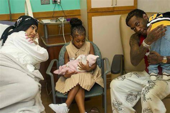 Kenya Moore Posts Family Photo W/ Baby Brooklyn On Instagram: Pic – Hollywood Life