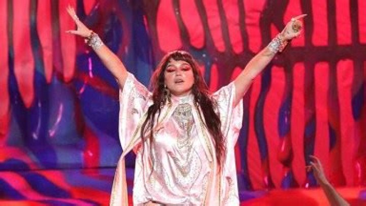 Kesha Wows With Rollicking Performance Of ‘Raising Hell’ At The 2019 AMAs & Thrills With ‘Tik Tok’