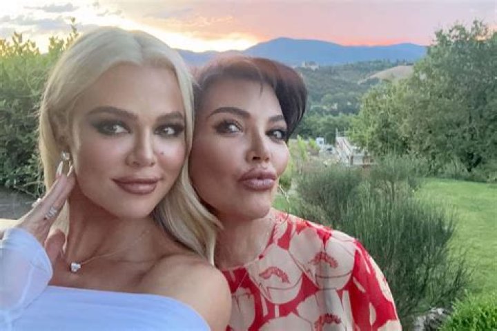 Khloe Kardashian and Kris Jenner Fight Over Robert Kardashian Affair – Hollywood Life