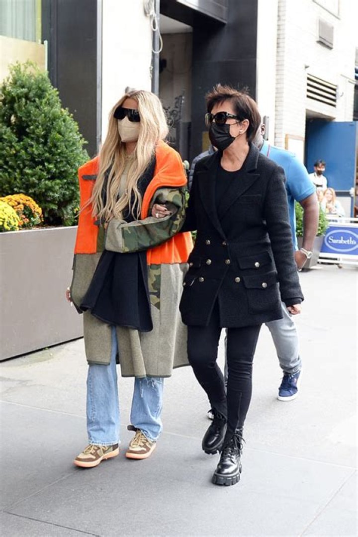 Khloe Kardashian & Kris Jenner Arrive In NYC To Support Kim On ‘SNL’ Debut — Photos
