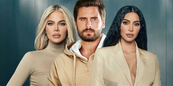 Khloe Kardashian & Scott Disick Crash ‘Royal Pains’ Finale – Watch