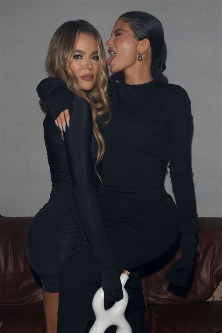 Khloe Kardashian Stuns In Black Crop Top As She Admits Working Out Is ‘Therapy’ — Watch