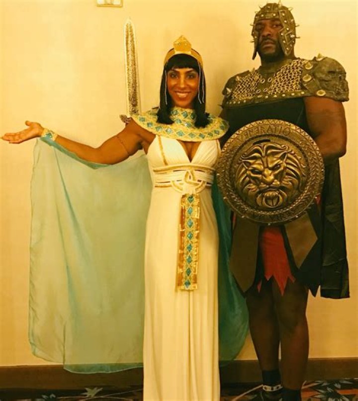 Khloe Kardashian & Tristan’s Cleopatra & Mark Antony Halloween Costumes – Hollywood Life