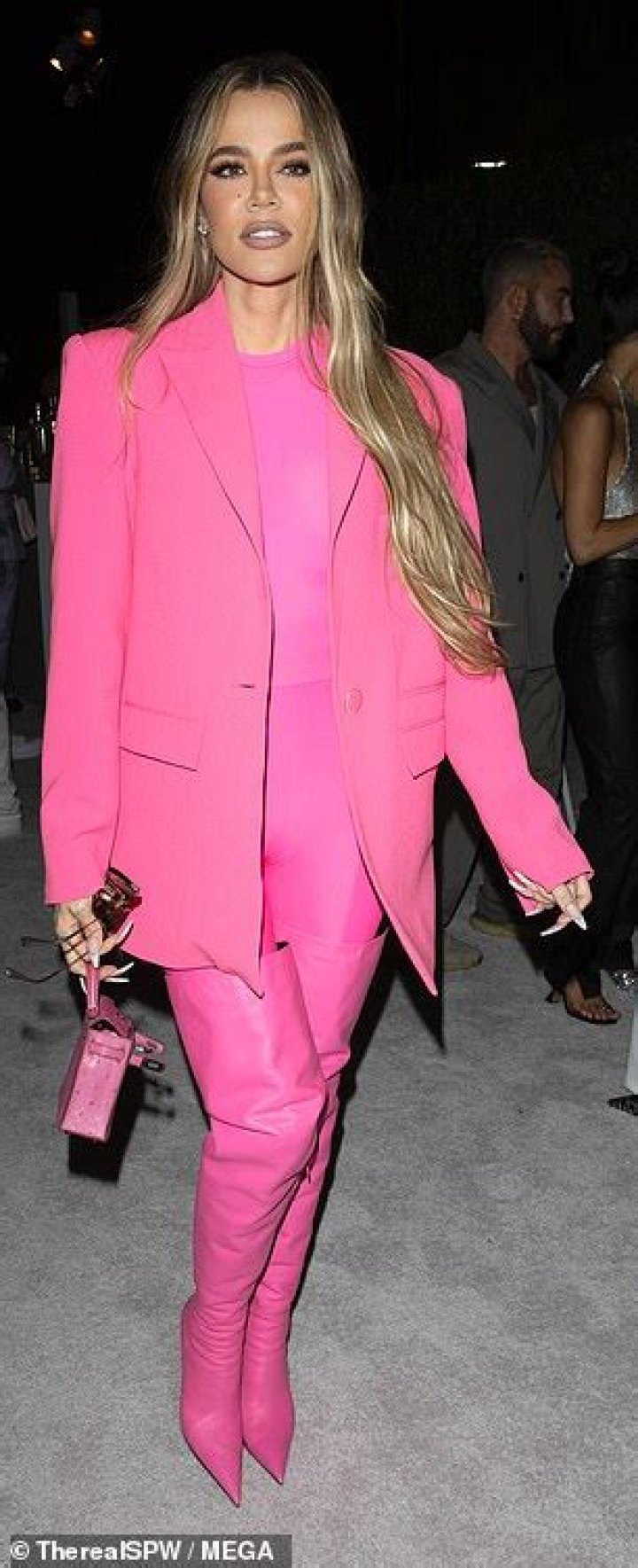 Khloe Kardashian Wearing Pink – Pics