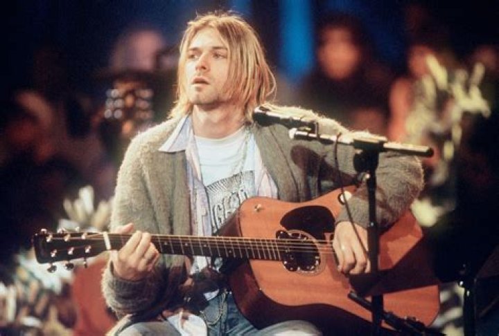 Kid Cudi Performs In Dress For ‘Sad People’ – Kurt Cobain Tribute – Hollywood Life