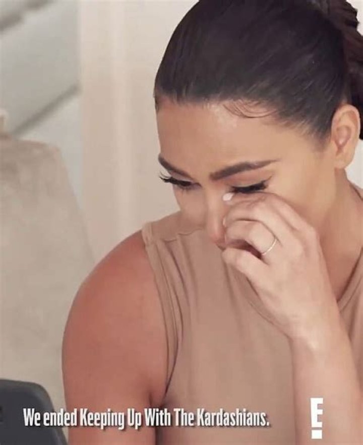 Kim Kardashian Cries Over ‘KUWTK’ Ending In Video – Hollywood Life