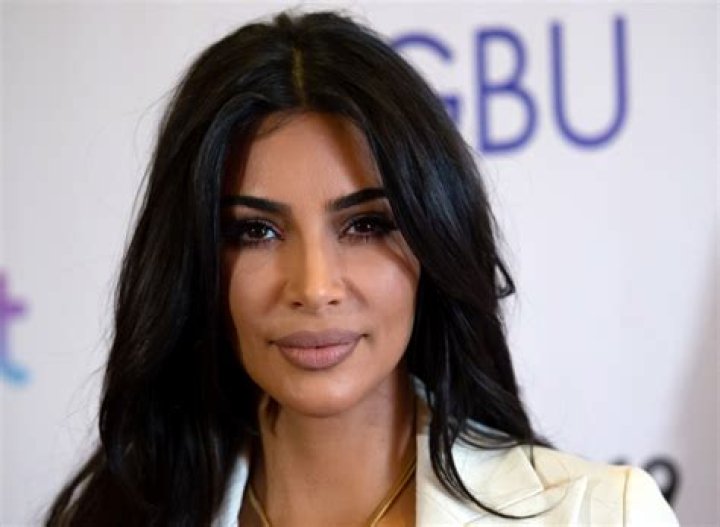 Kim Kardashian Has Face Psoriasis In Makeup-Free Selfie — See Pic – Hollywood Life