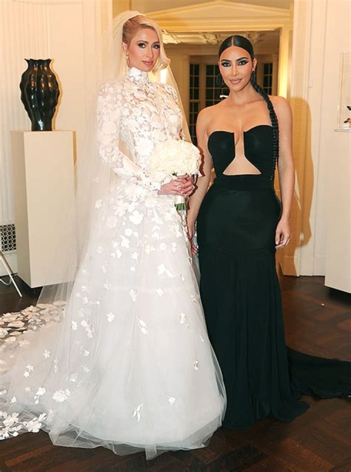 Kim Kardashian Helps Straighten Paris Hilton’s Wedding Dress Train – Hollywood Life