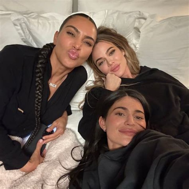 Kim Kardashian & Jenner Sisters: Fury After They Text During VMA Ferguson Memorial