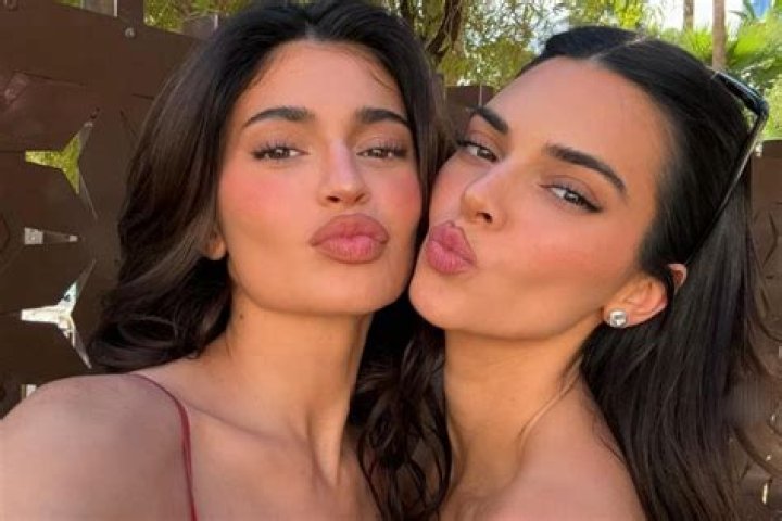Kim Kardashian Pouts Her Lips Like Sister Kylie Jenner In Sexy New Glam Selfies — See Pics