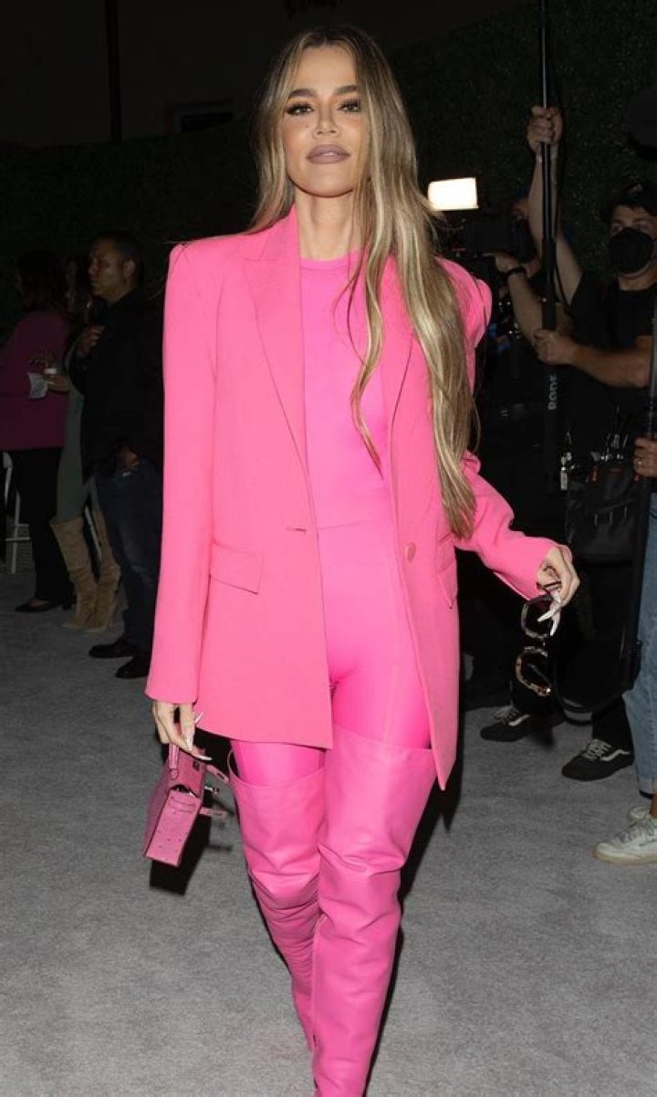 Kim Kardashian’s Pink Outfit & Blazer In NYC – Photos – Hollywood Life