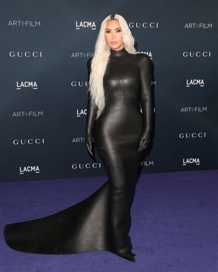 Kim Kardashian’s Plunging Leather Crop Top – Milan Fashion Week Photos – Hollywood Life