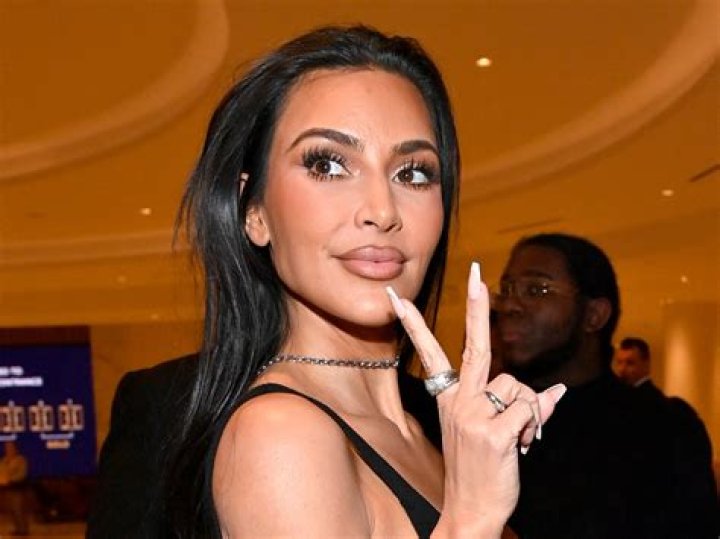 Kim Kardashian Sings Her Line From Drake’s Song At His Concert: Video – Hollywood Life