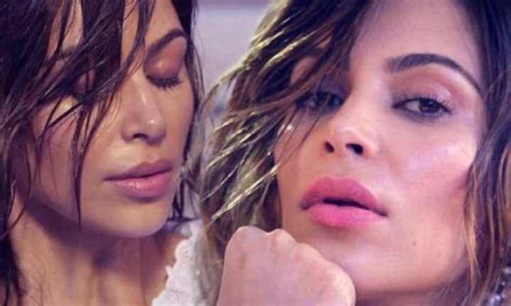 Kim Kardashian Smolders In Sexy New Selfie & Fans Go Wild Over The ‘Savage’ Caption