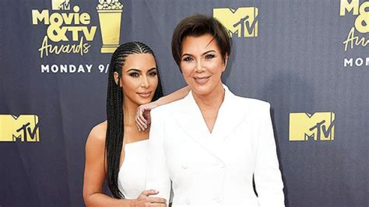 Kim Kardashian Twins With Kris Jenner & MJ In Matching Blonde Hair – Hollywood Life