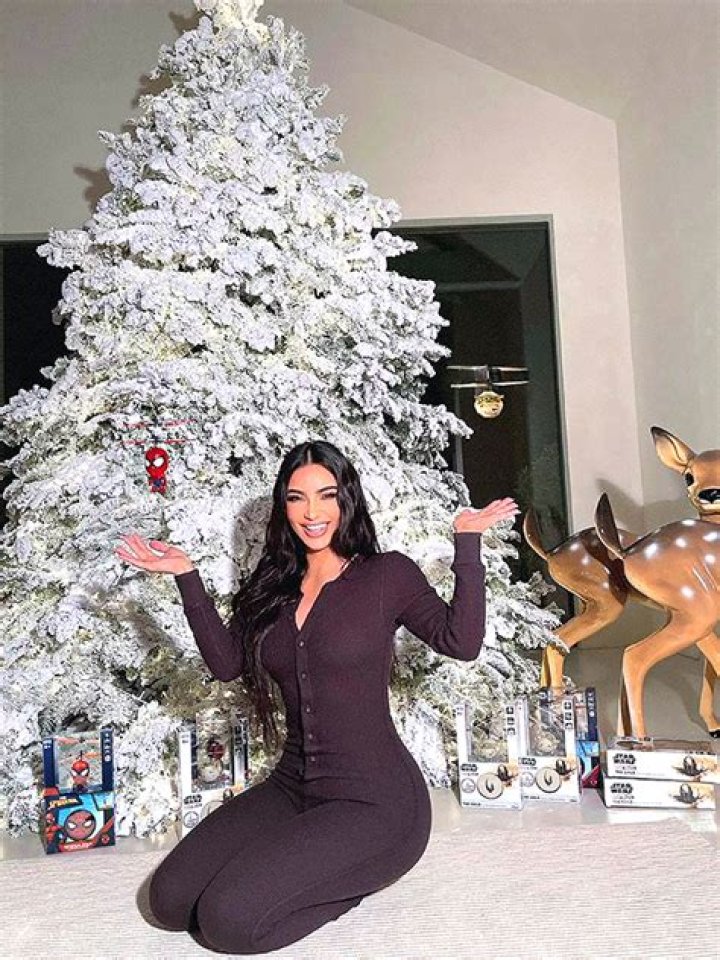 Kim Kardashian Wears Christmas PJs With Chicago, Saint, True & Dream – Hollywood Life