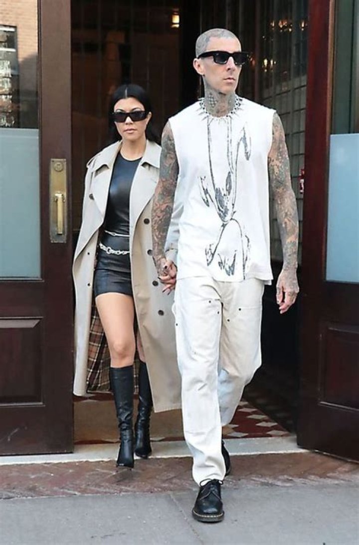 Kim & Kourtney Kardashian Trying to Find Khloé A ‘Friend’ Of Pete Davidson & Travis Barker’s To Date