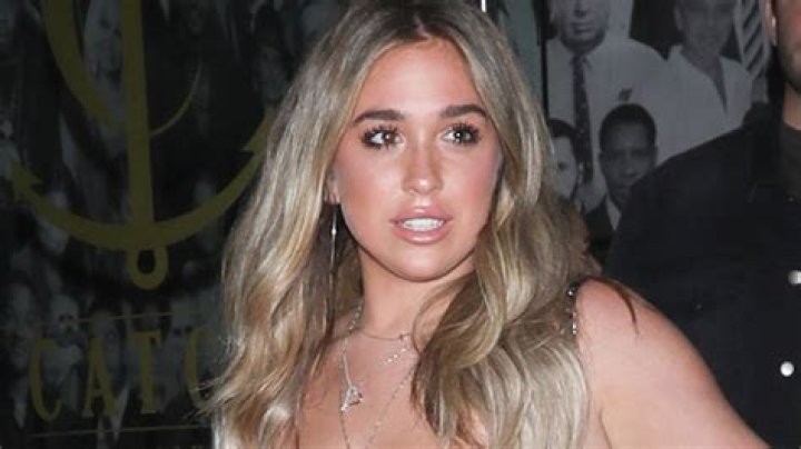 Kim Zolciak’s Daughter Ariana Stuns In Pink Homecoming Dress: Pics – Hollywood Life