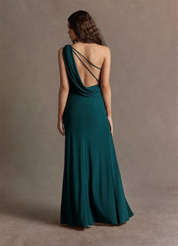 Kourtney Kardashian Cooks In Sparkly Green Backless Gown & Shows Off Her Famous Curves — Pic