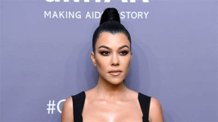 Kourtney Kardashian Looks Regal In Purple Gown On Paris Balcony: Pic – Hollywood Life