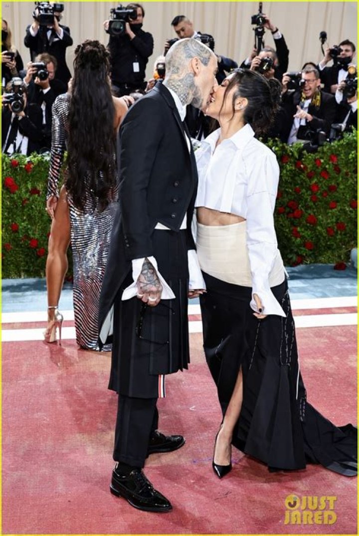 Kourtney Kardashian & Travis Barker At Met Gala 2022: Photos – Hollywood Life